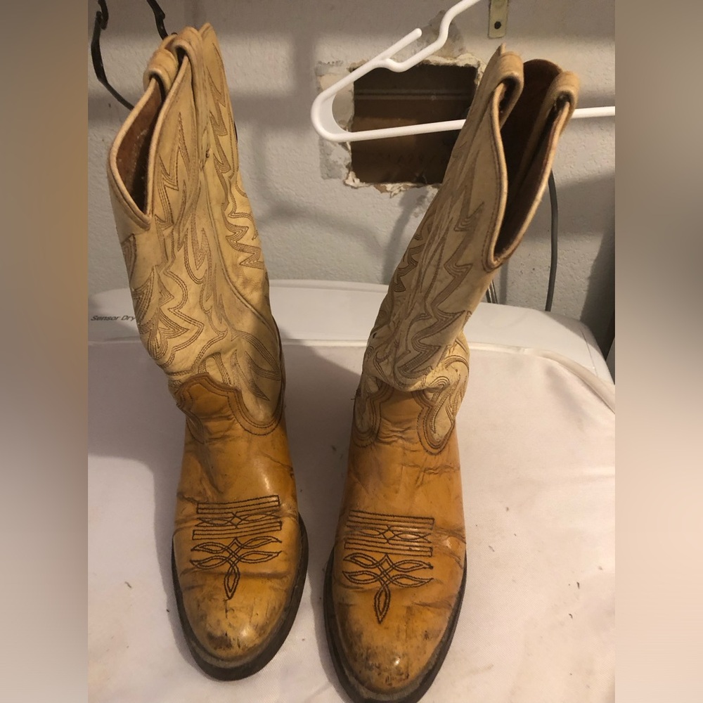 Acme Cowgirl Boots - 714 $100 or $80 w/offer